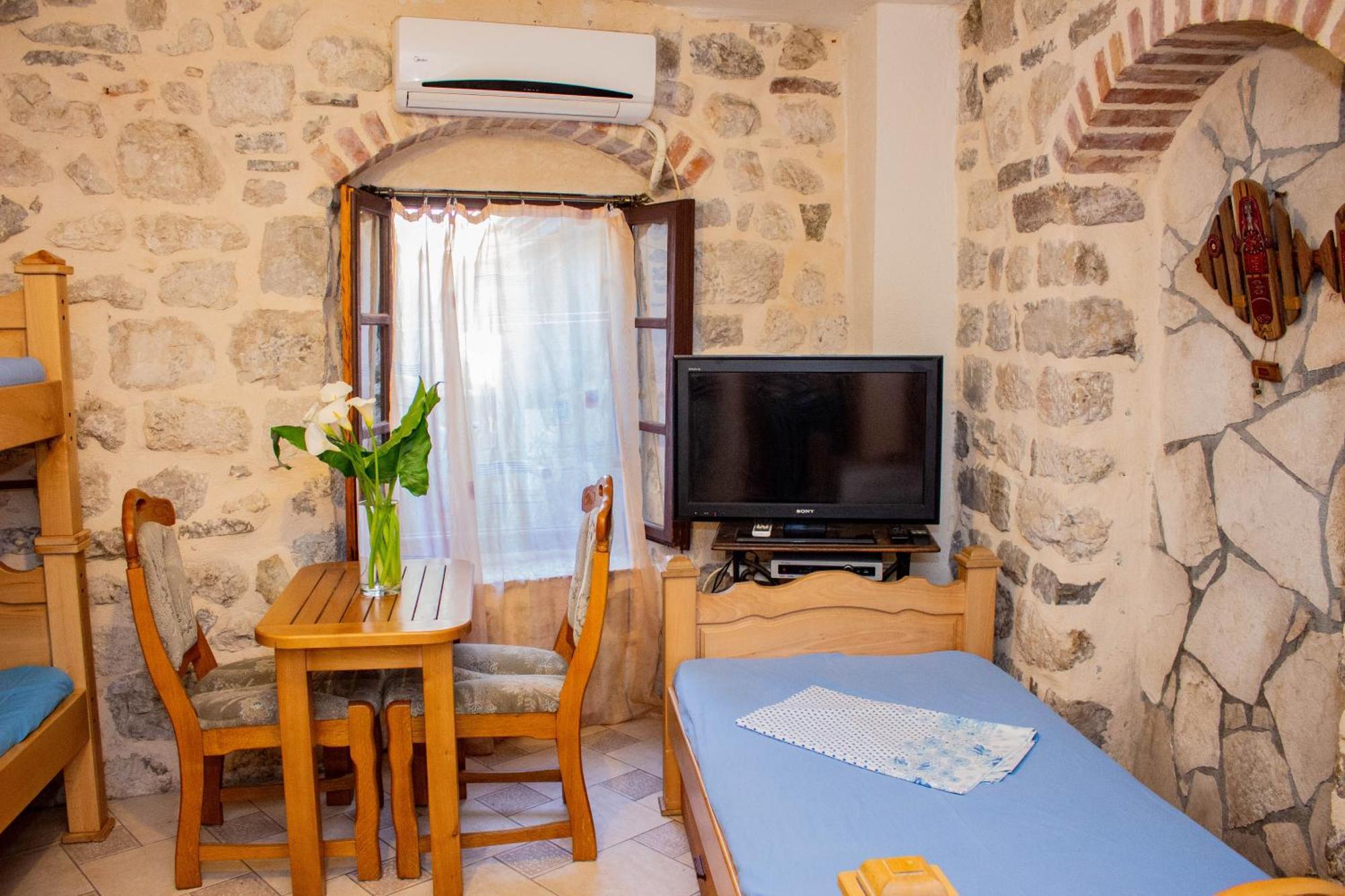 Guest House Sljuka Kotor Bagian luar foto