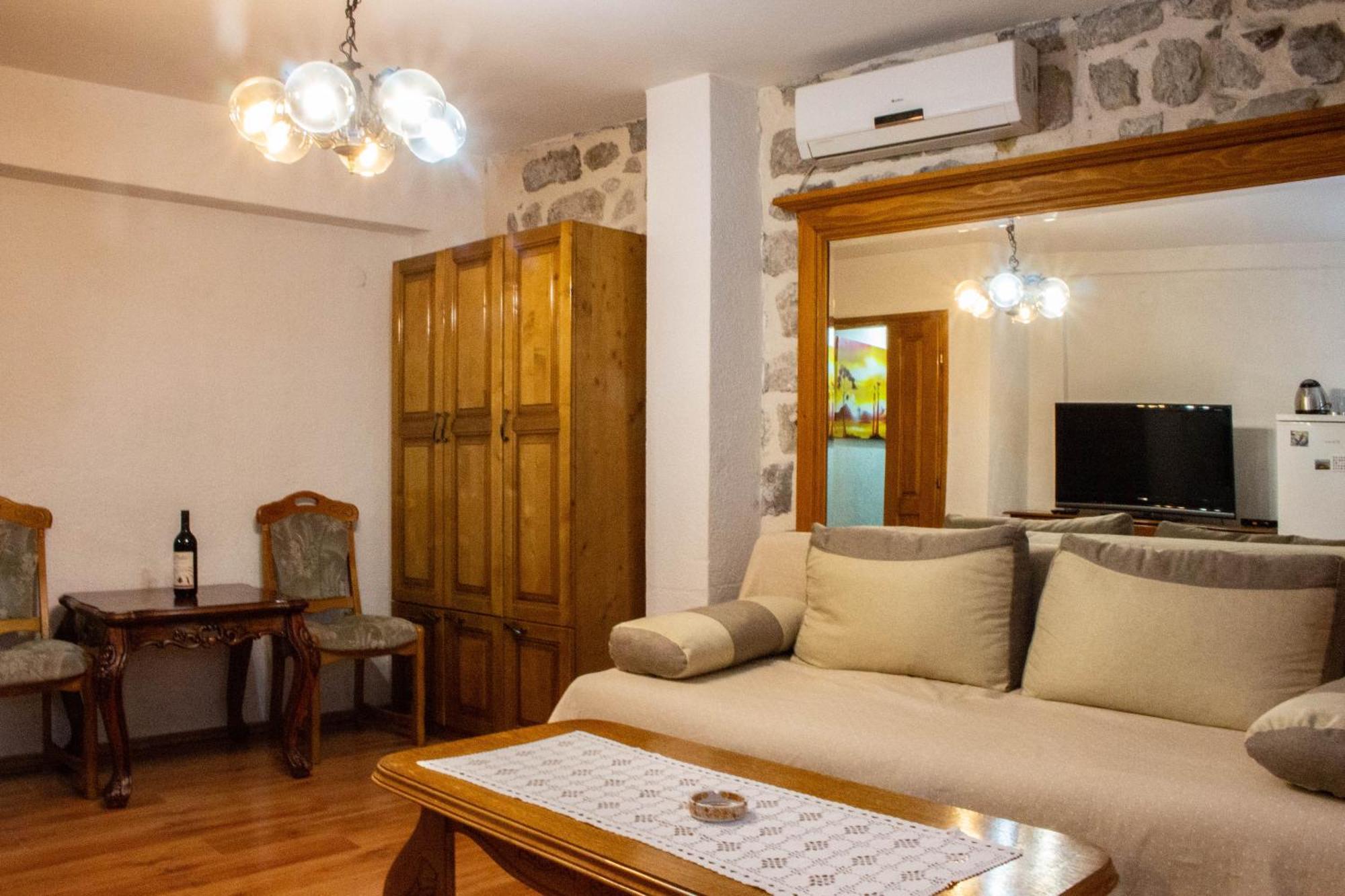 Guest House Sljuka Kotor Bagian luar foto